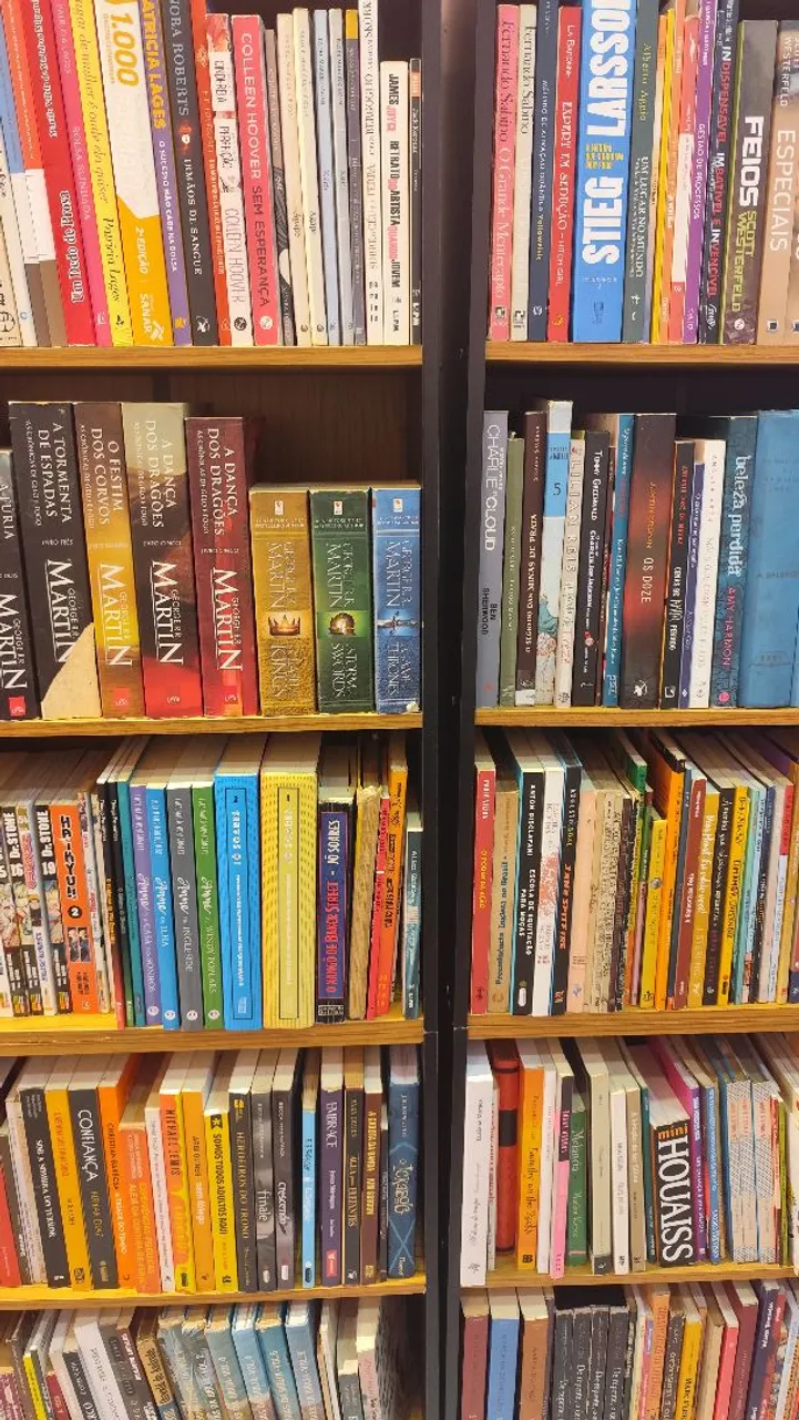 Livros diversos - Coleção e gêneros variados a partir de 5,00 reais