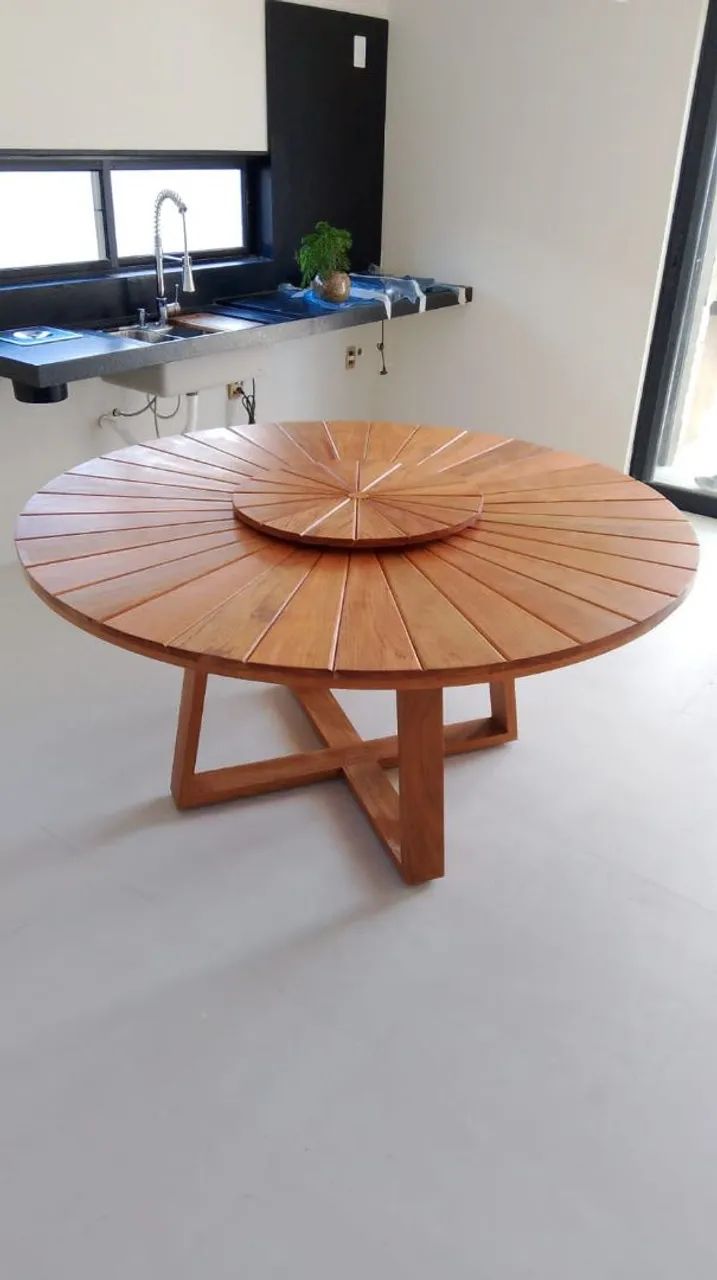 Mesa de Jantar Redonda de Madeira (Modelo Fatia de Pizza)