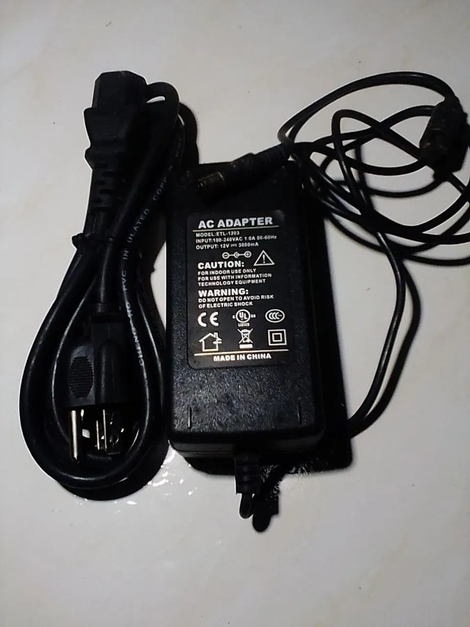 Adaptador fonte mais cabo. 
