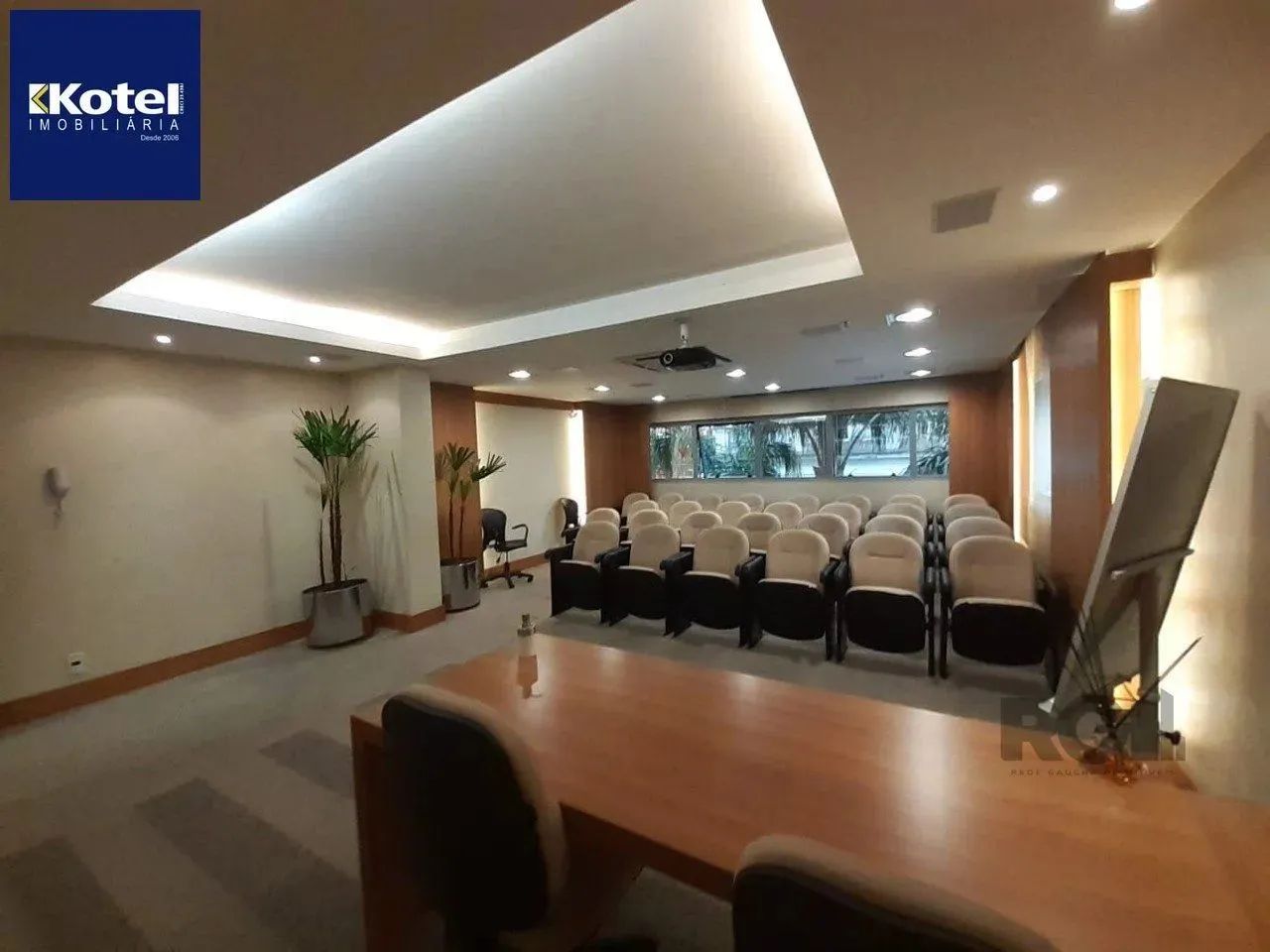 Sala Comercial para locação no Menino Deus, com 01 vaga de garagem coberta - Foto 3