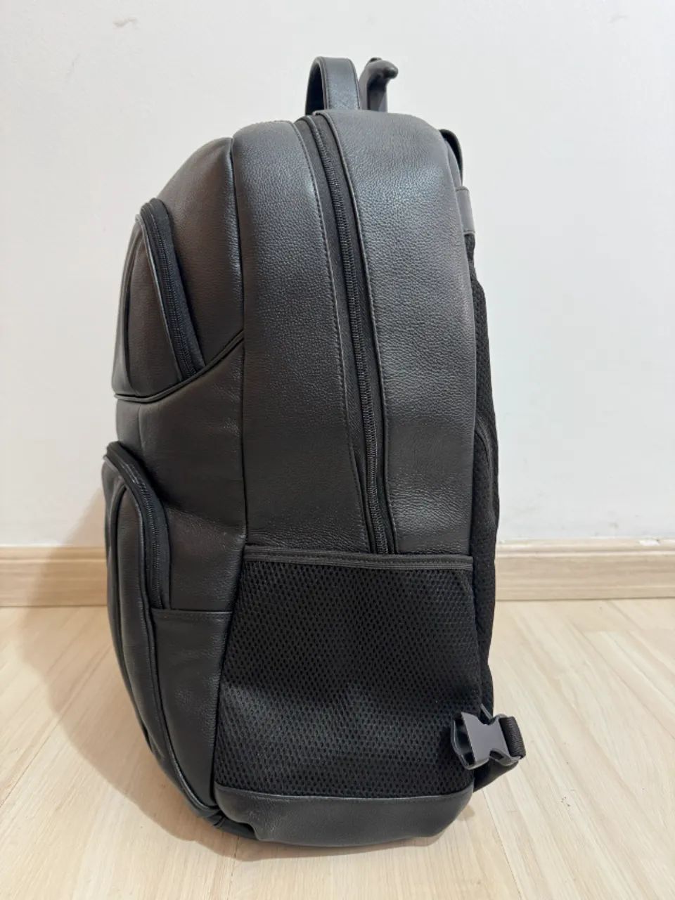 Mochila de Rodinha em Couro - Foto 5