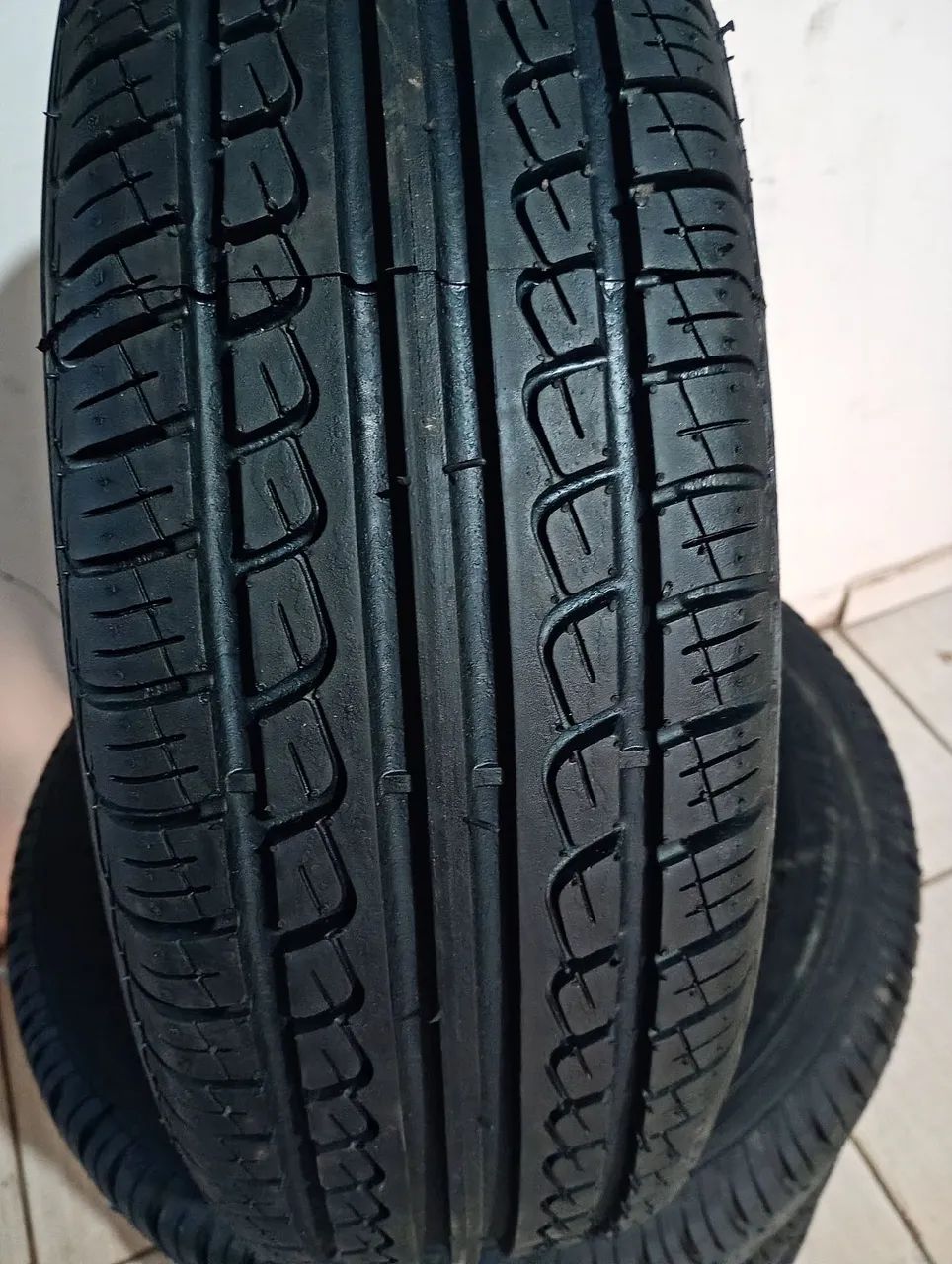 Pneus Novos Aro 14 185/70 - Foto 4