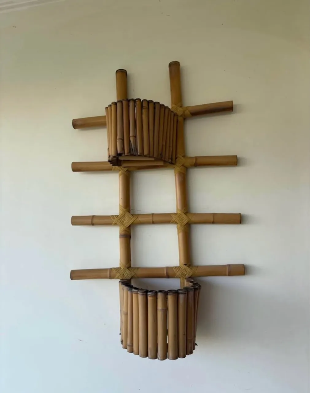 Suporte de Parede para Plantas em Bambu
