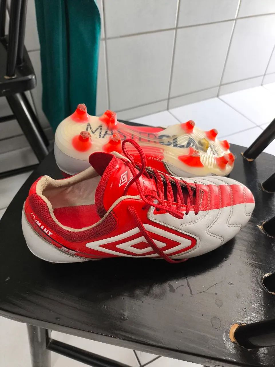 Chuteiras de Futebol Umbro - Tamanho 40