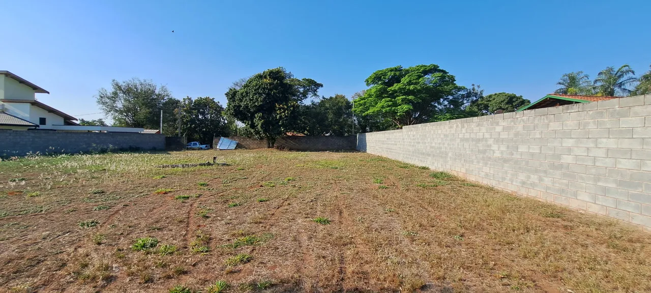 Ótimo Terreno a venda no condomínio Parque Xangrila, plano com 600m²