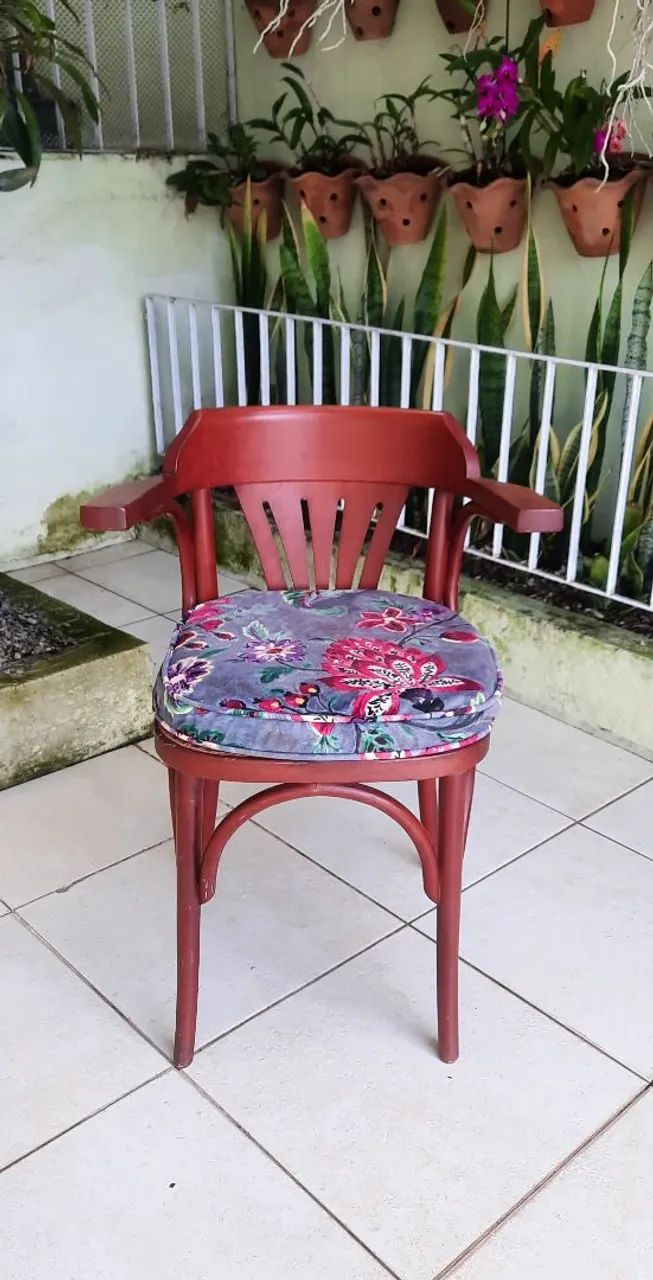 Cadeir Thonart modelo Merlim