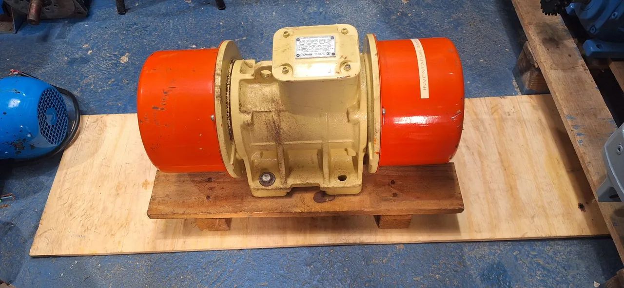 Motovibrador trifásico 1.75 cv rpm 1200 baixa rotação 6 polos.