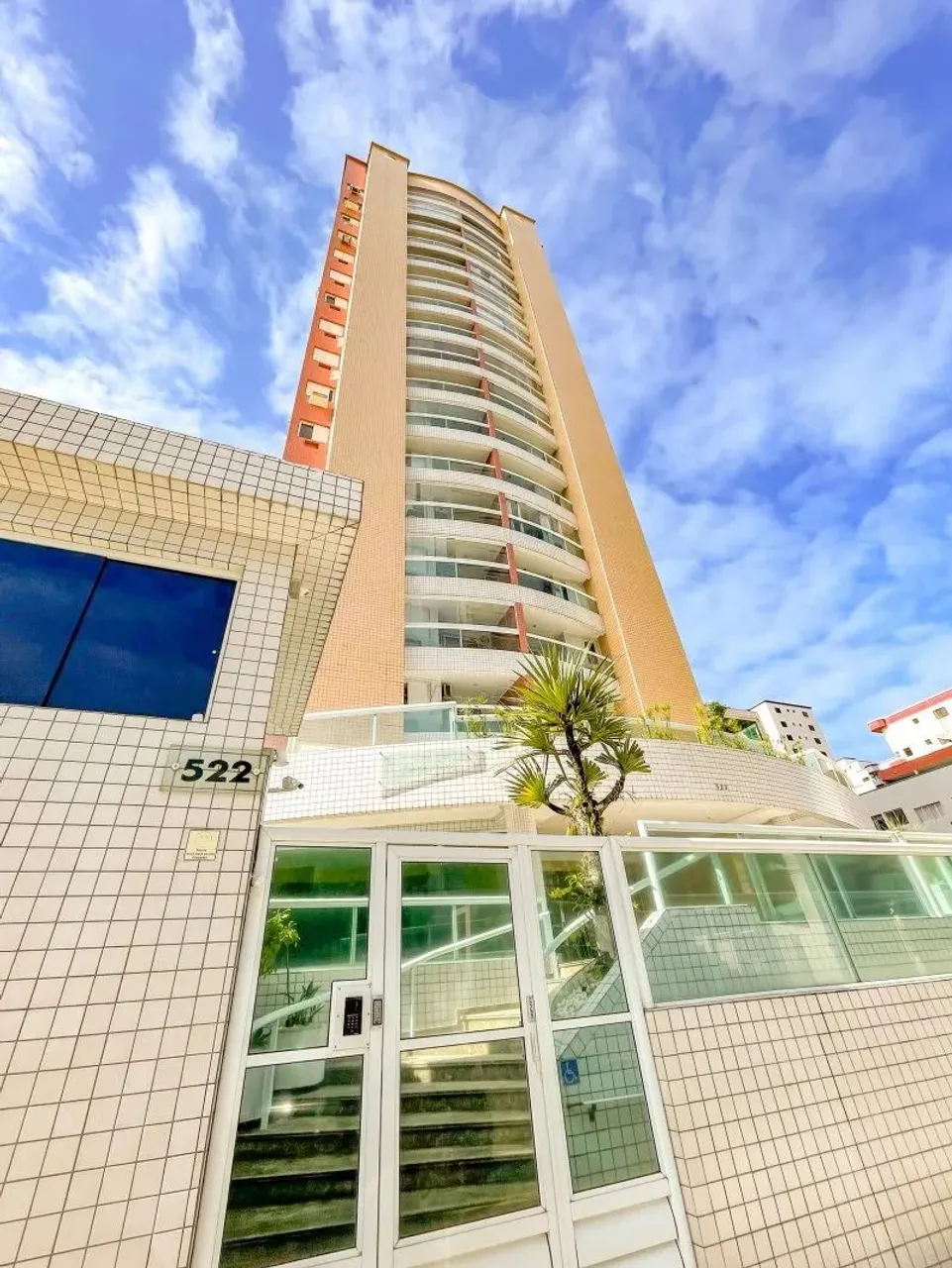 Imóvel para aluguel possui 105 metros quadrados com 3 quartos em Canto do Forte - Praia Gr