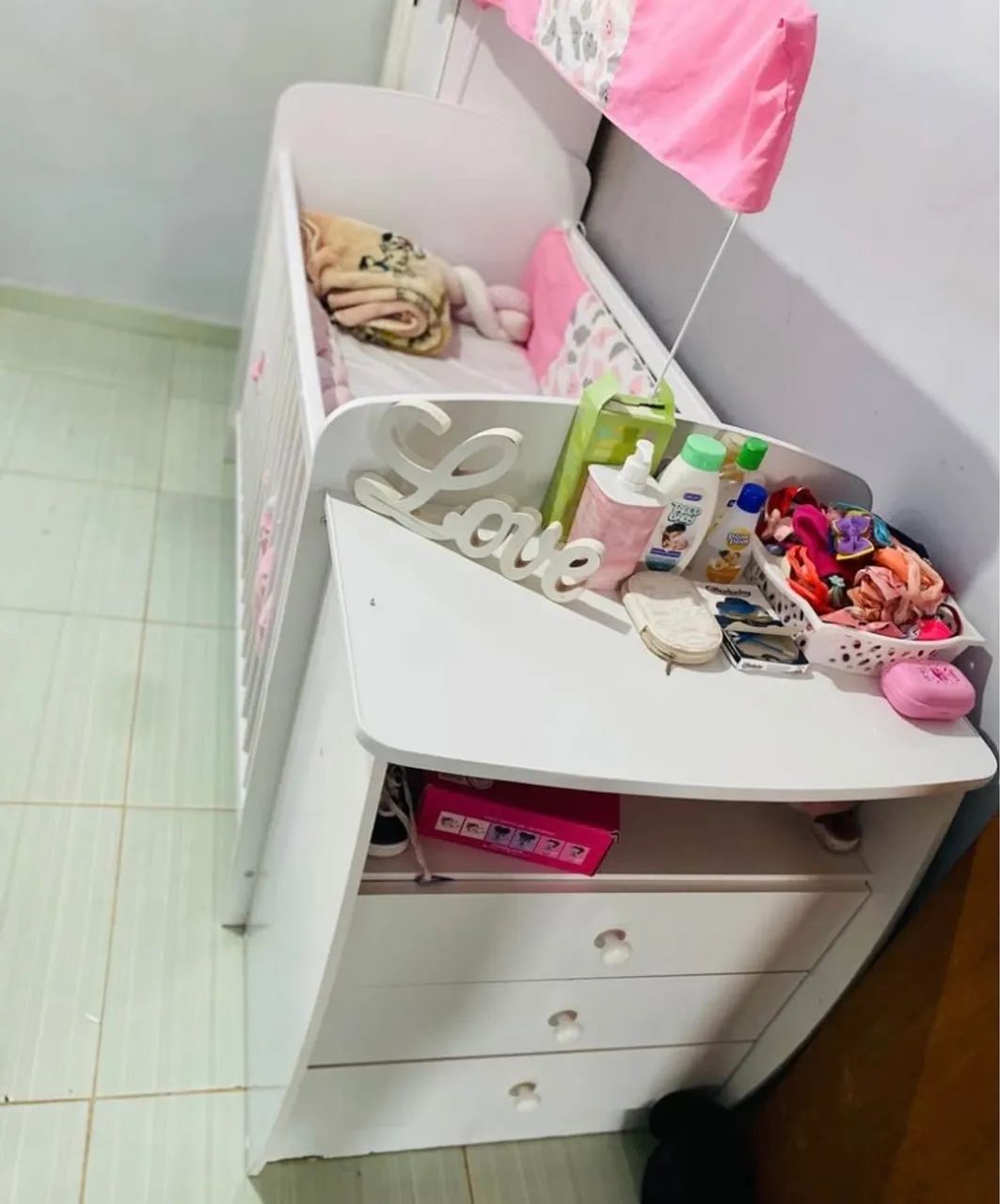 Berço com cômoda completo