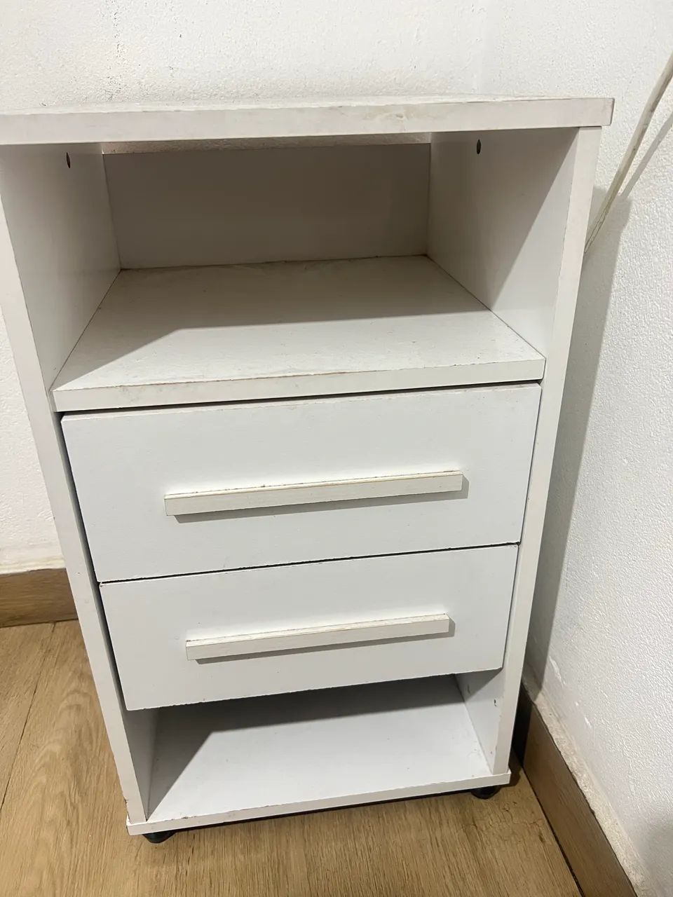 Criado-mudo / Mesa de apoio com gavetas - ótimo estado  - Foto 3