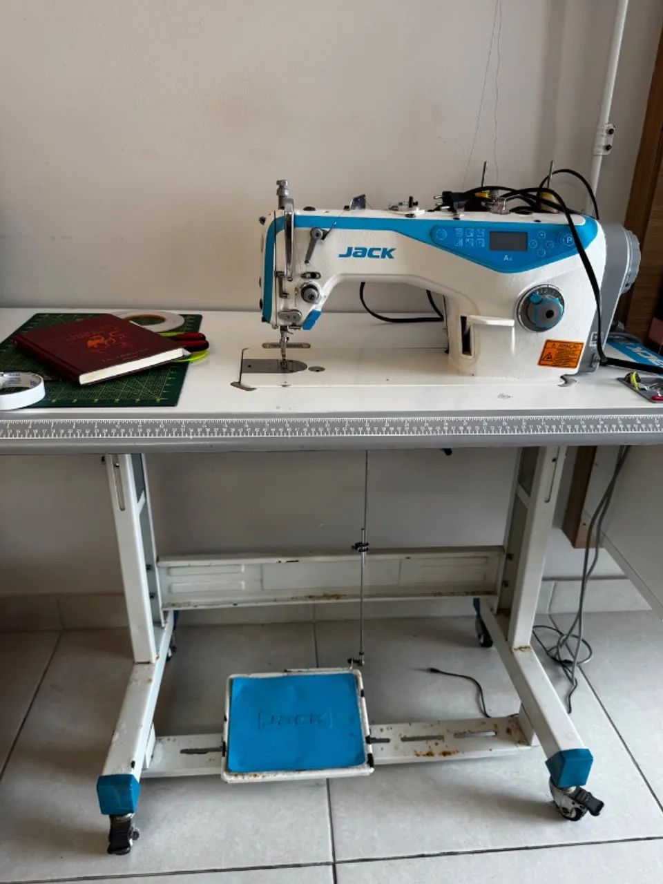 Selling Jack A4 Industrial Straight-Stitch Sewing Machine
