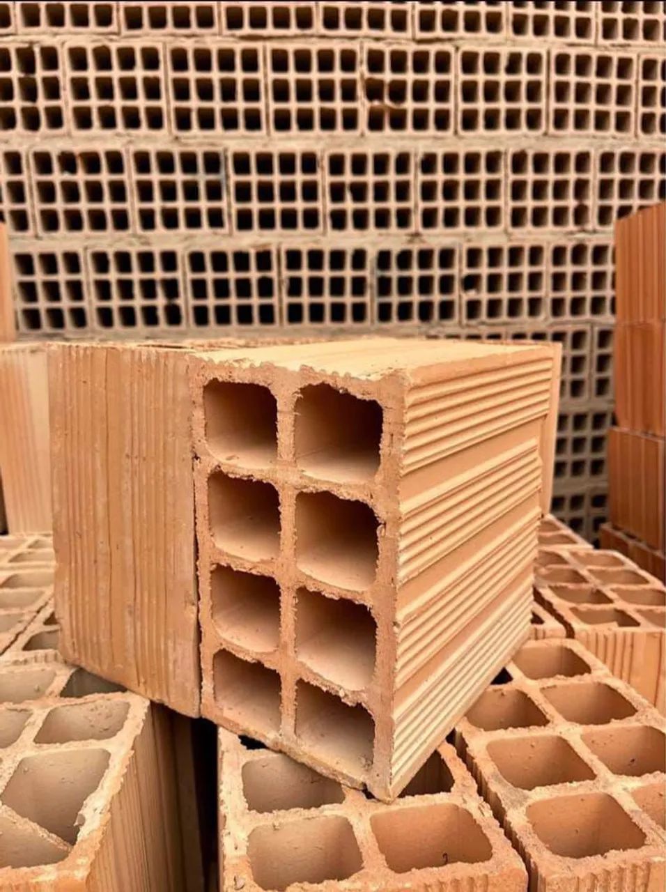 Tijolos e blocos.64316914230658122