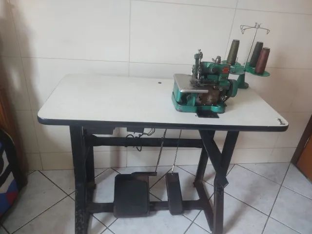 Máquina Overlock Usada