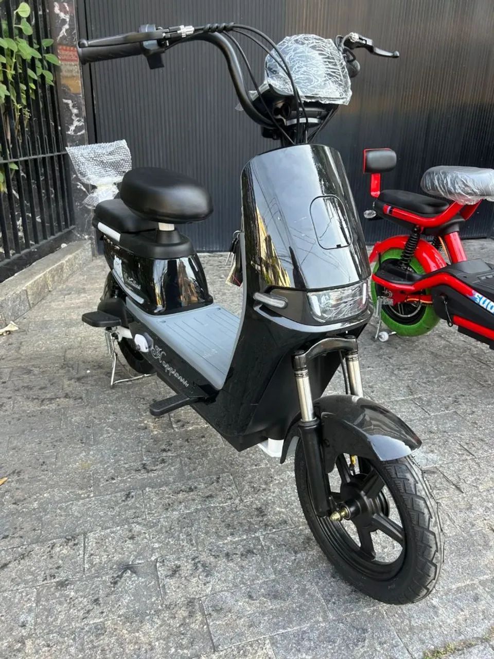 Scooter Elétrica Moderna - Design e Conforto!