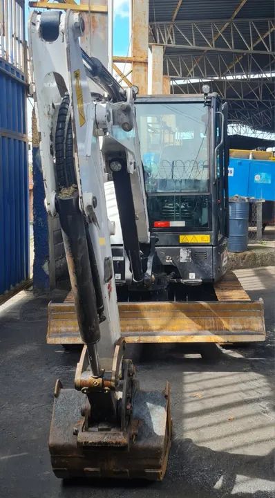 Miniescavadeira Marca Bobcat E35z 2022 1370h Ar-cond+est Aço - Foto 3
