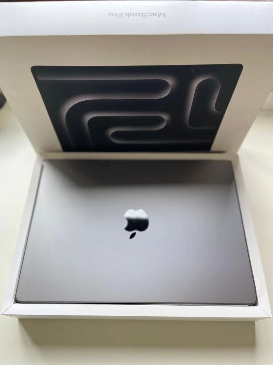 MacBook Pro M3 2024 - 14 polegadas 