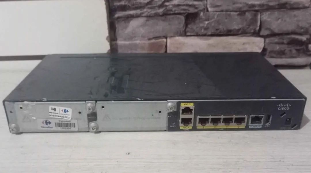 Cisco 800M Series64842076426243121