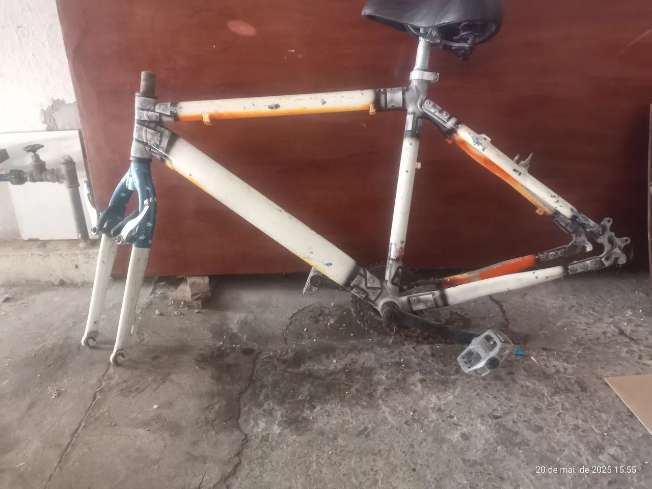 Quadro de bicicleta Gallo com garfo duplo toda alumínio e par de rodas
