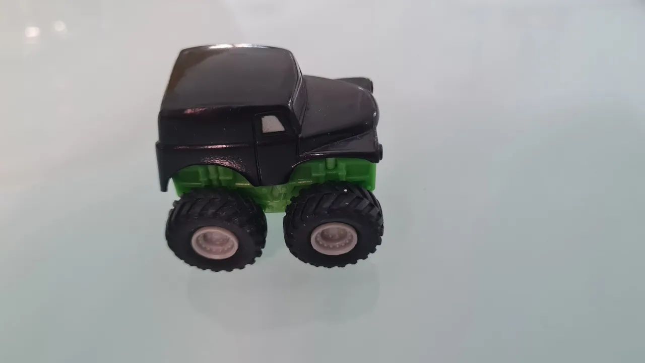 Caminhão de brinquedo verde fricção  - Foto 4