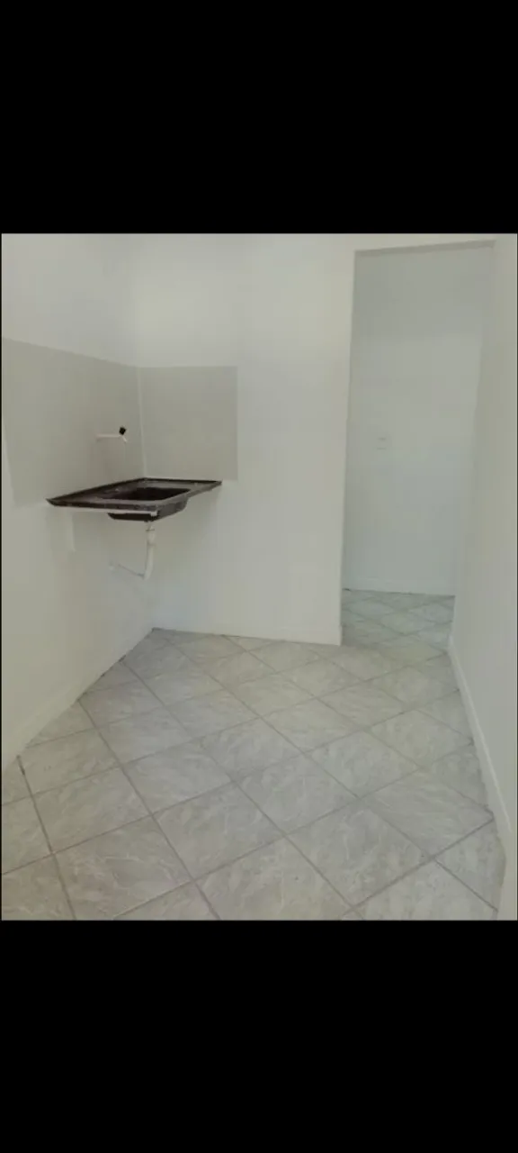 Alugo kitnet em Itapuã