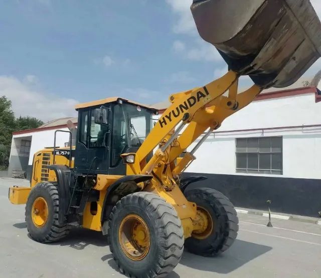 Pa carregadeira Hyundai 757 ano 2019