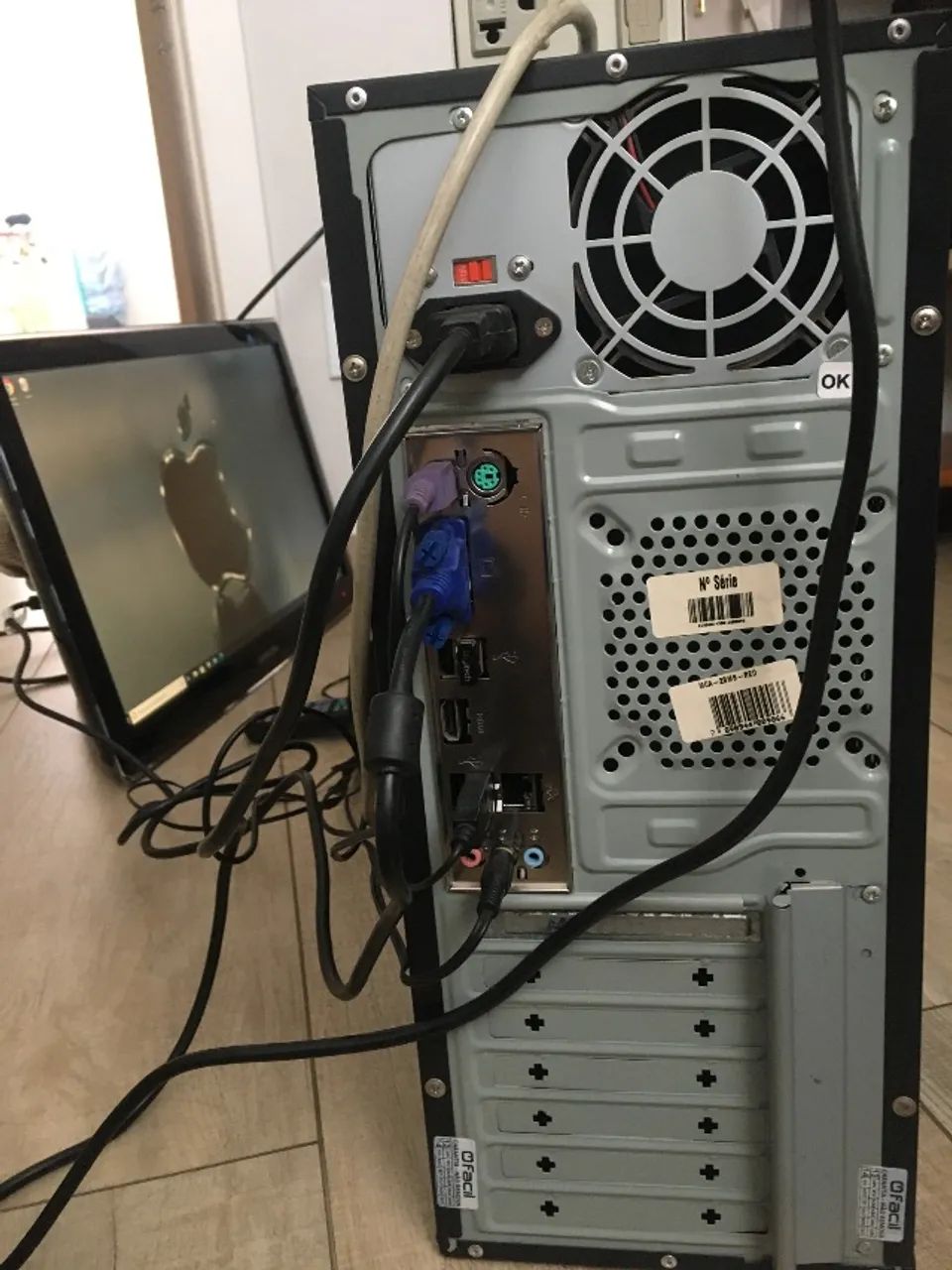 Computador desktop Intel i3 Semi-novo. Completo c/ 2 monitores, mouse, cxa de som e webcam - Foto 4