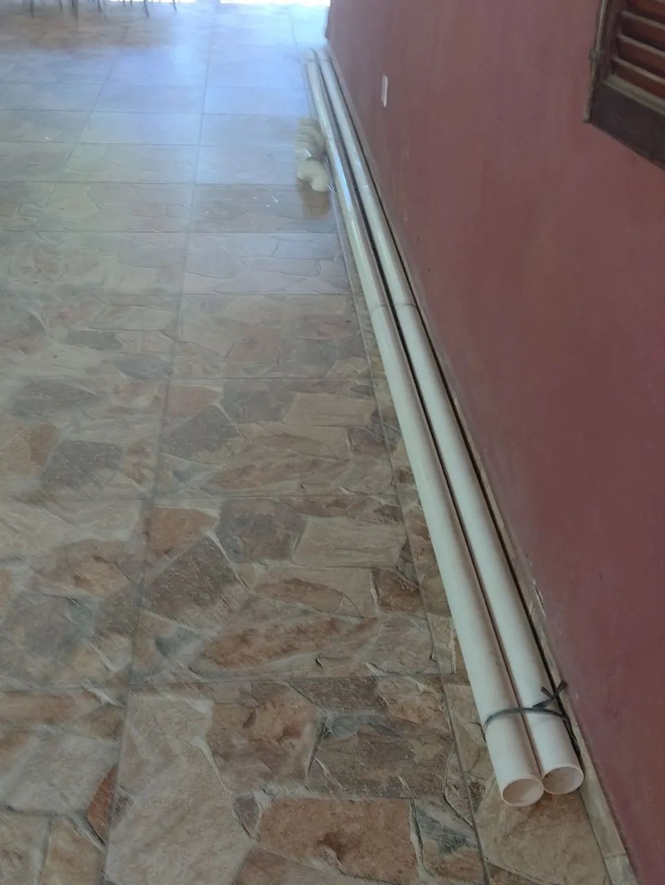 Vendo 2 canos PVC de 75 com 6 joelhos  - Foto 5