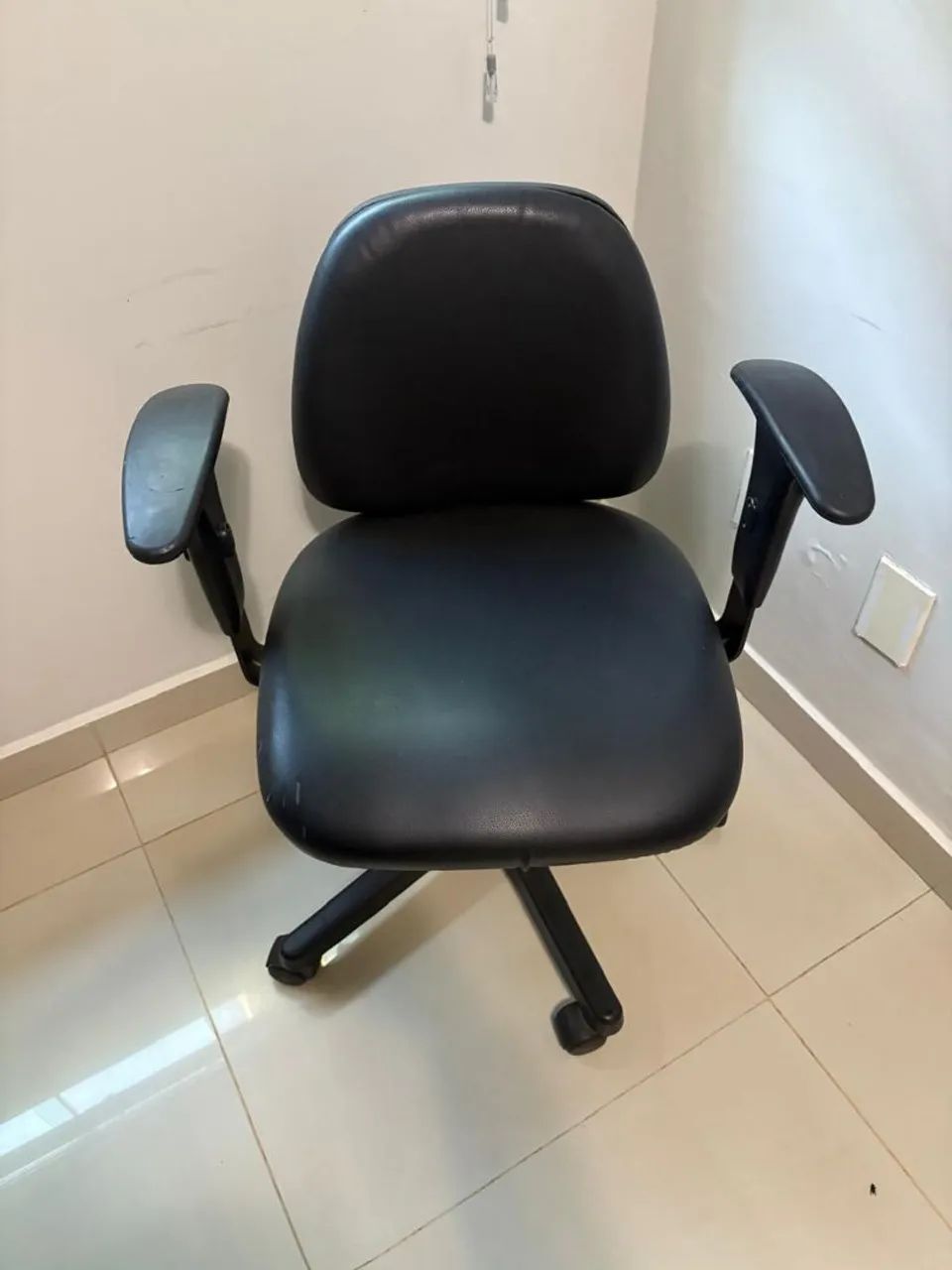 Cadeira de Escritório Confortável e Funcional - Foto 3