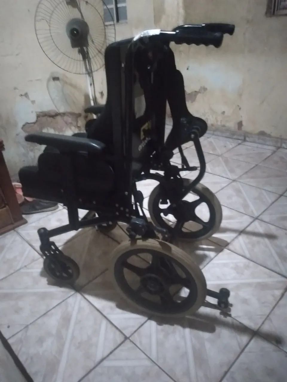 Cadeira de rodas dobrável
