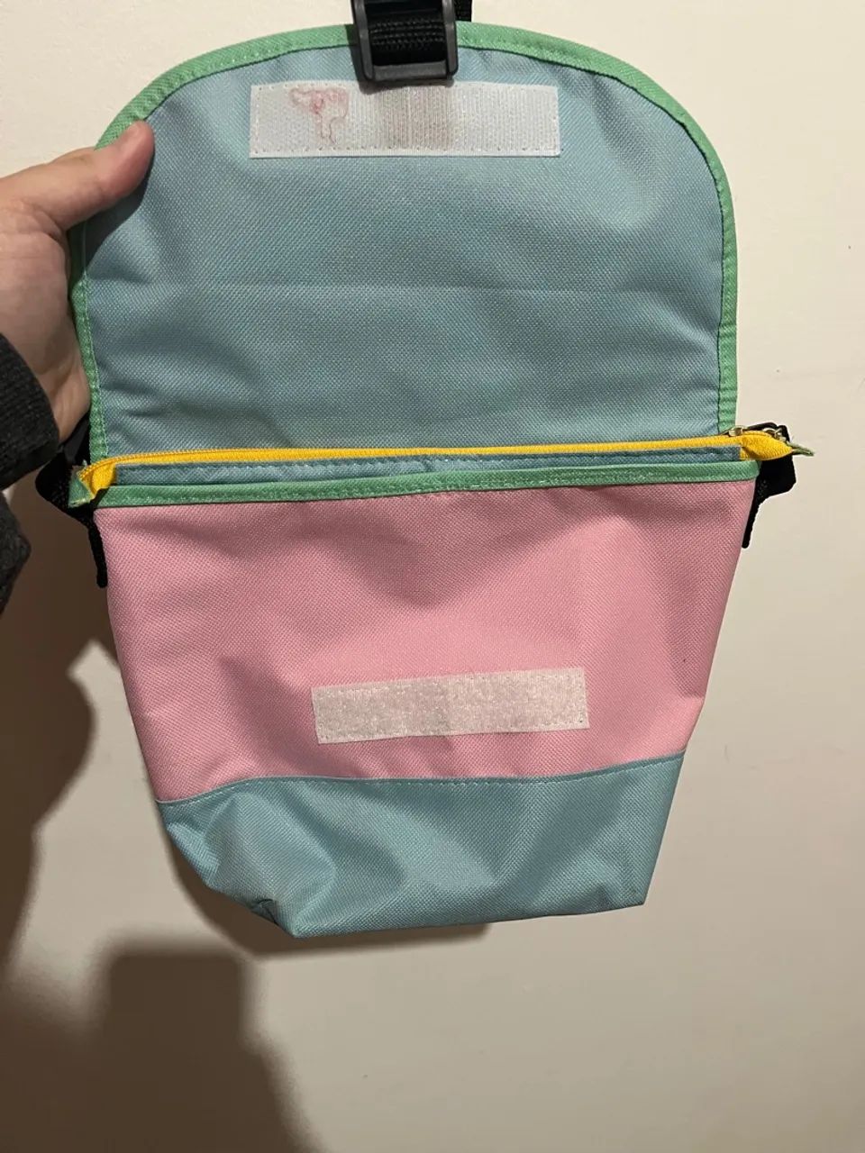 Bolsa Colorida com Design Moderno