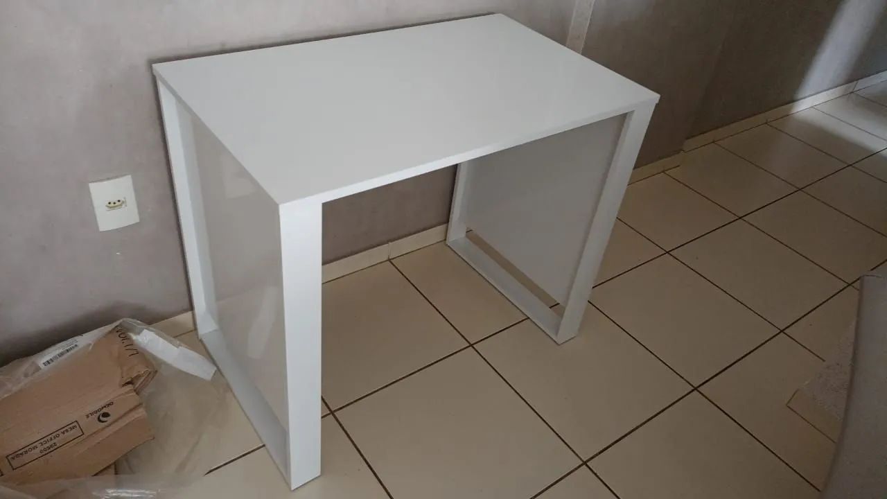 Escrivaninha Branca Minimalista