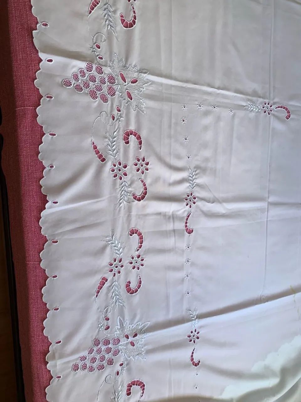 Toalha de Mesa Bordada Richelieu