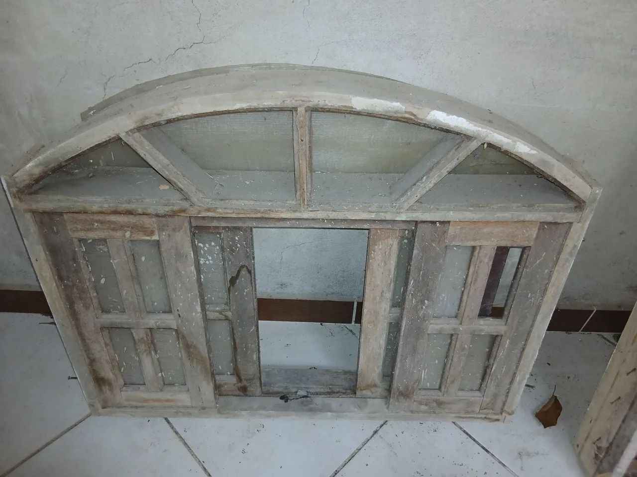 Janela de madeira64850233913603120