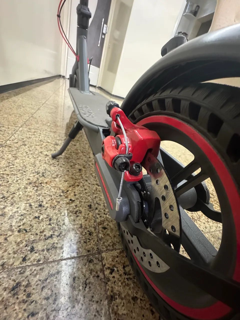 Patinete na caixa