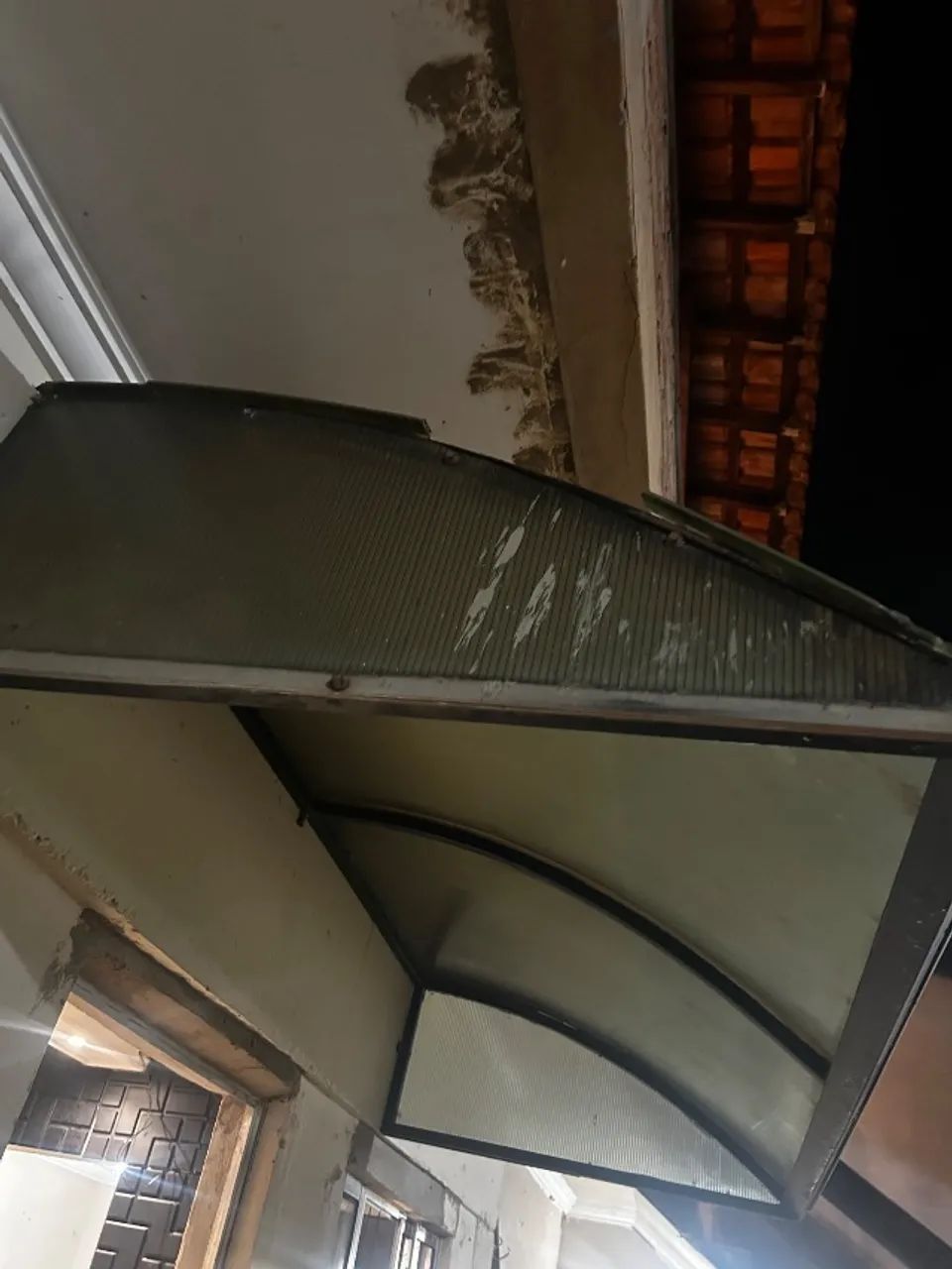 Polycarbonate awning 64198290598657122