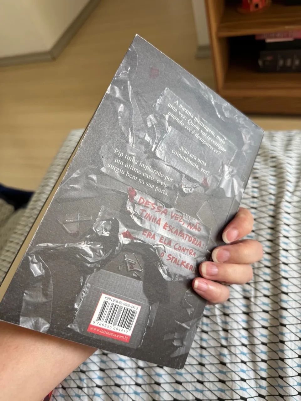 Livro: Boa Garota Nunca Mais - Holly Jackson - Foto 2
