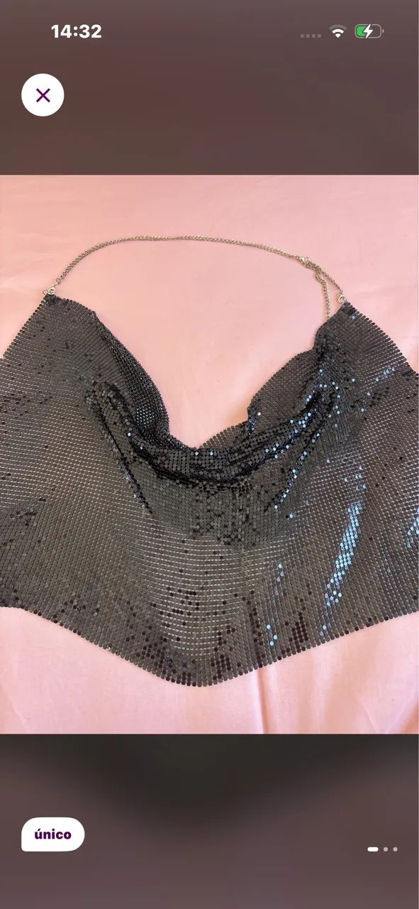 Blusa metálica preta com alça de corrente 