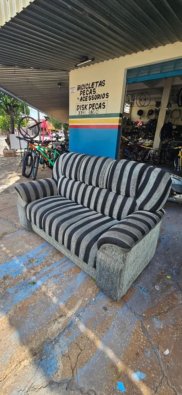 sofa 3 lugares bem conservado - ENTREGA GRÁTIS  - Foto 4