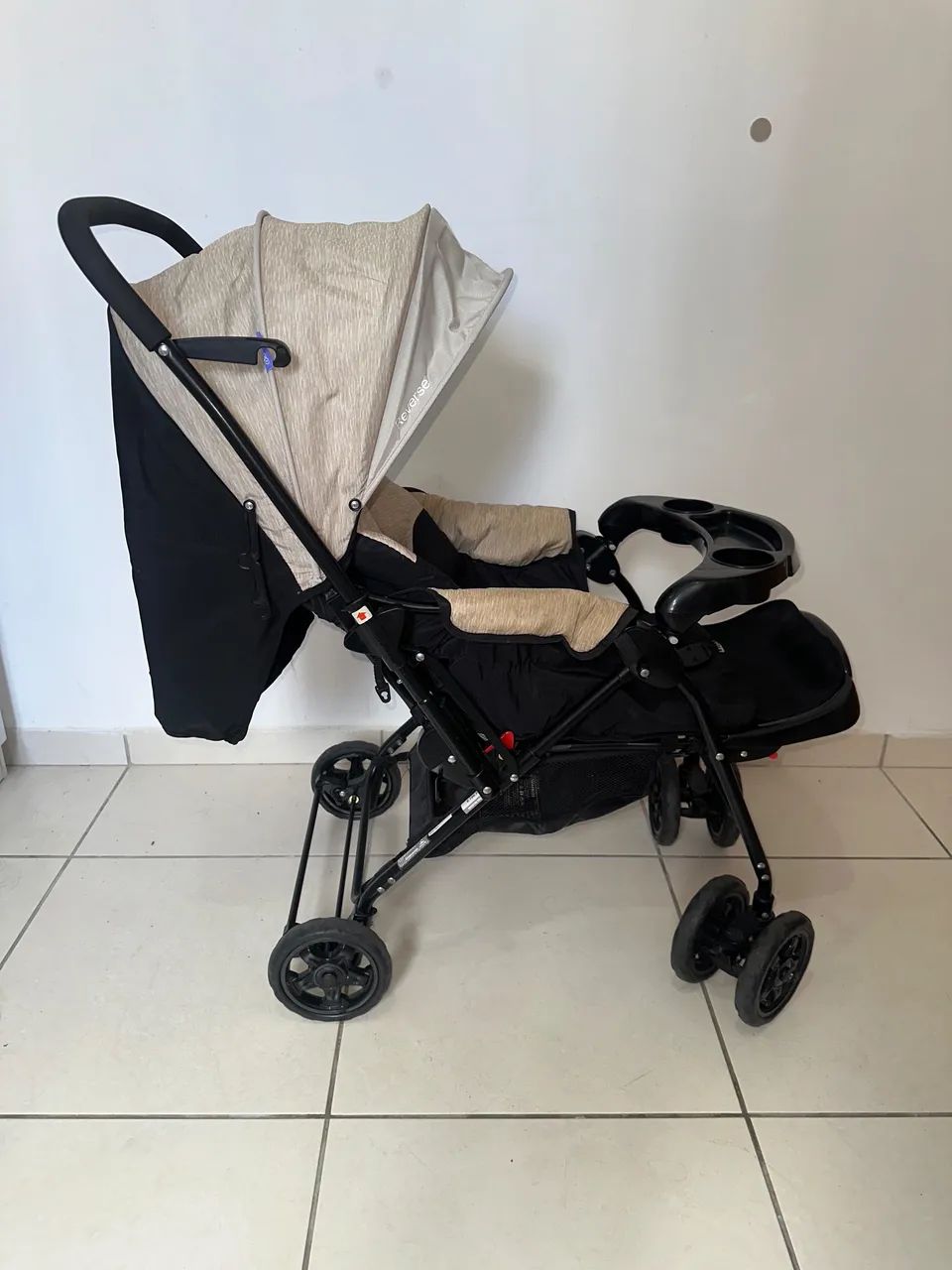 Carrinho de bebê com bebê conforto Cosco - Foto 4