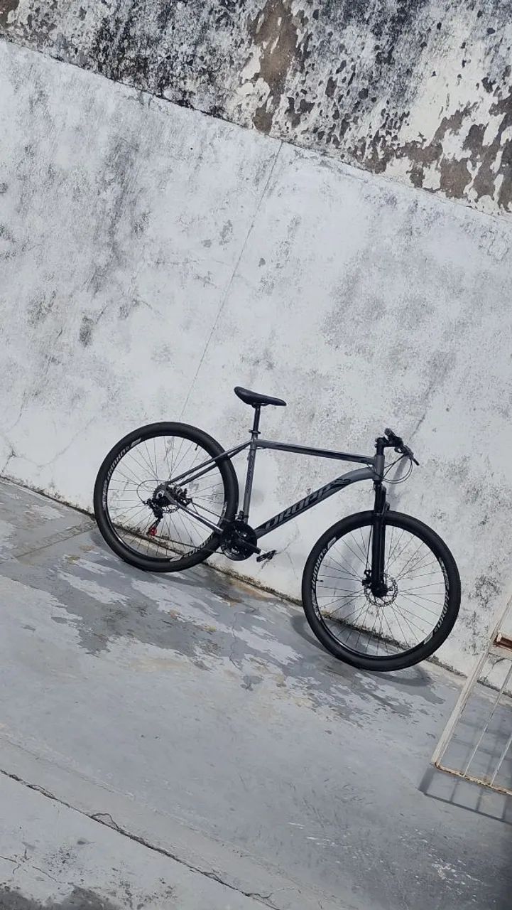 Bicicleta 29 aros semi nova com apenas 3 meses de uso