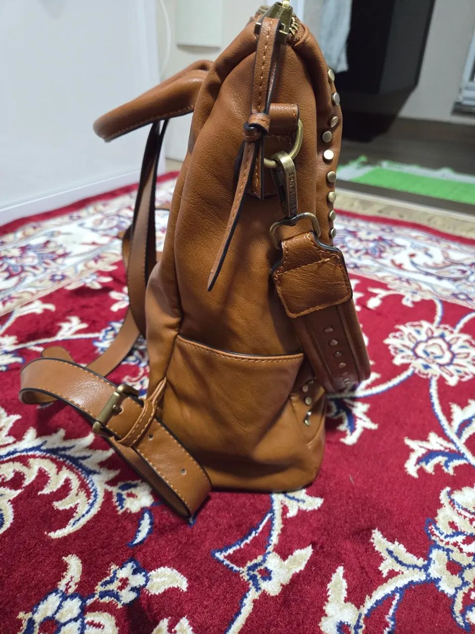 Mochila Enfeites Tachas Caramelo - Foto 3