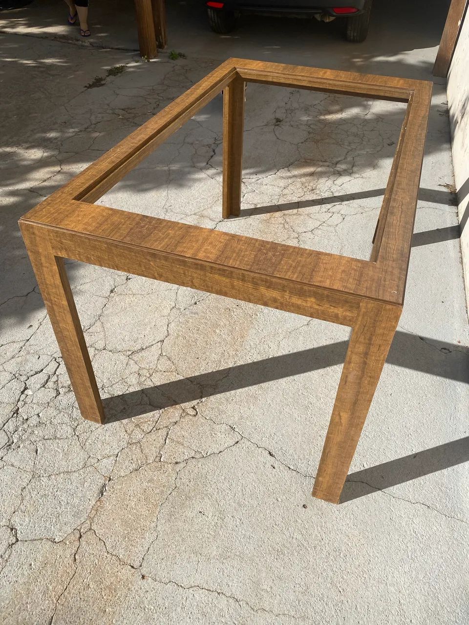 Mesa de MDF com tampo de Vidro