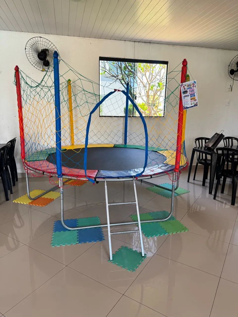 Locação de brinquedos decorações mesas e cadeiras  - Foto 4