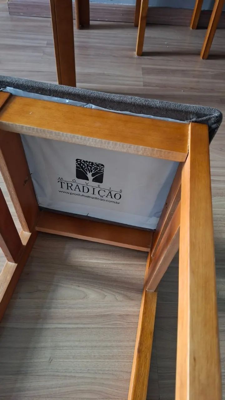 Mesa Retangular Completa + Cadeiras em Madeira Maciça (Impecável) - Foto 5