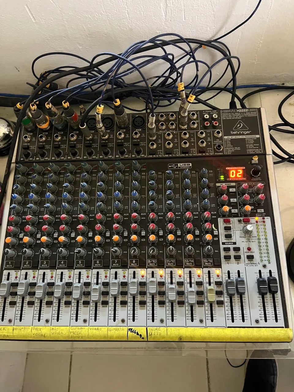 MESA BEHRINGER X2222