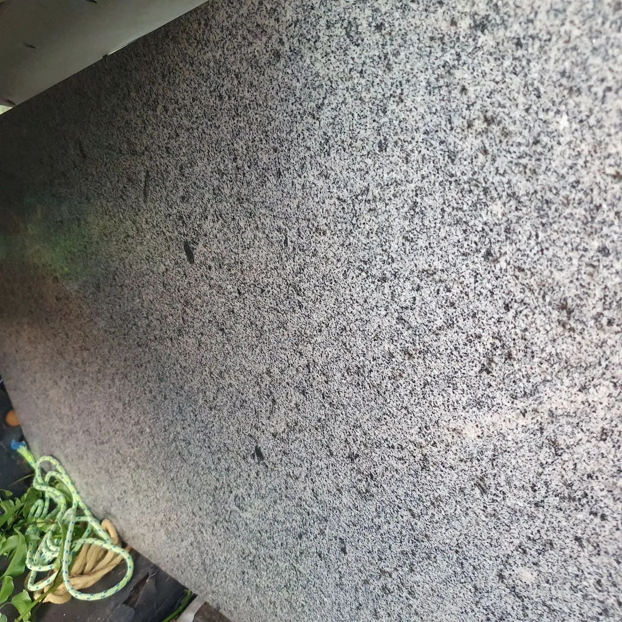 Mesa de granito,  base de ferro 1,50mt/80cm