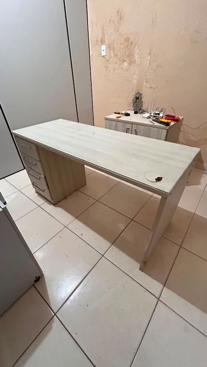 mesa escritório com gaveteiro