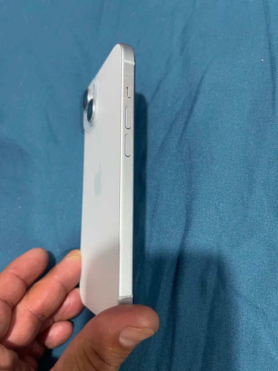 Vendo iPhone 15 branco semi novo watts * - Foto 4
