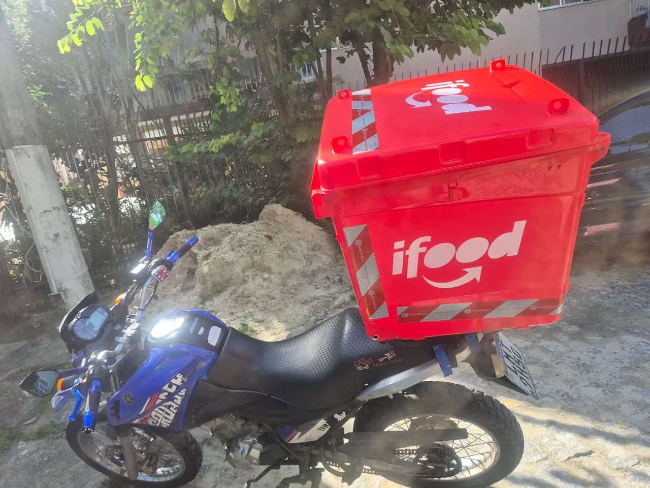 Bau para moto com catraca 