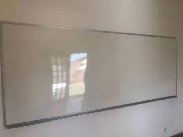 Quadro Branco Liso Reto.